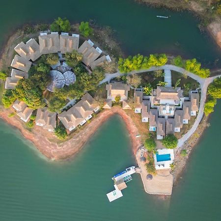 The Sanctuary Nam Ngum Beach Resort Ванг-В'єнг Екстер'єр фото