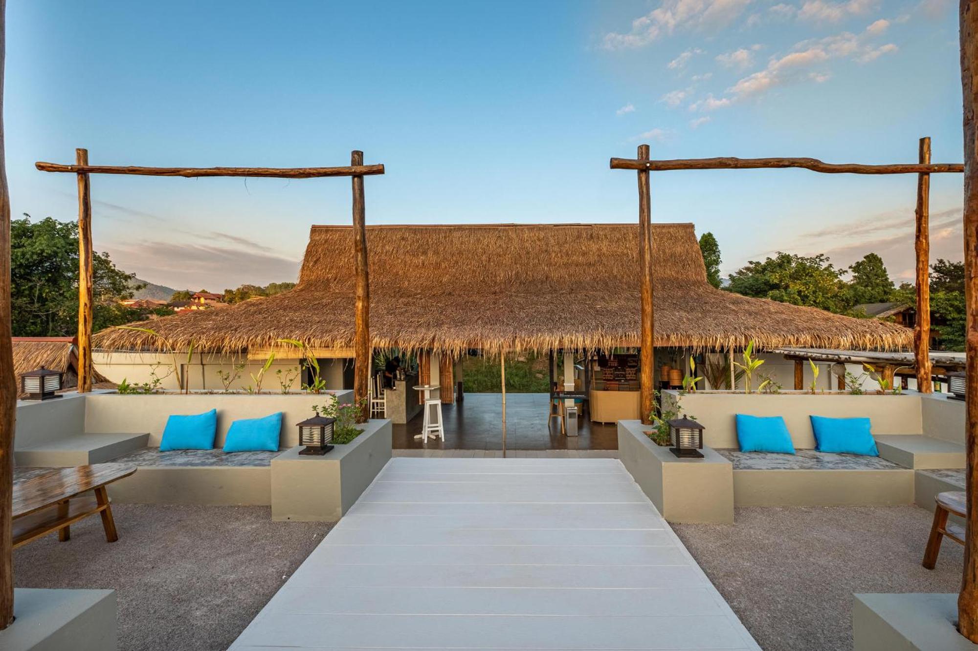 The Sanctuary Nam Ngum Beach Resort Ванг-В'єнг Екстер'єр фото