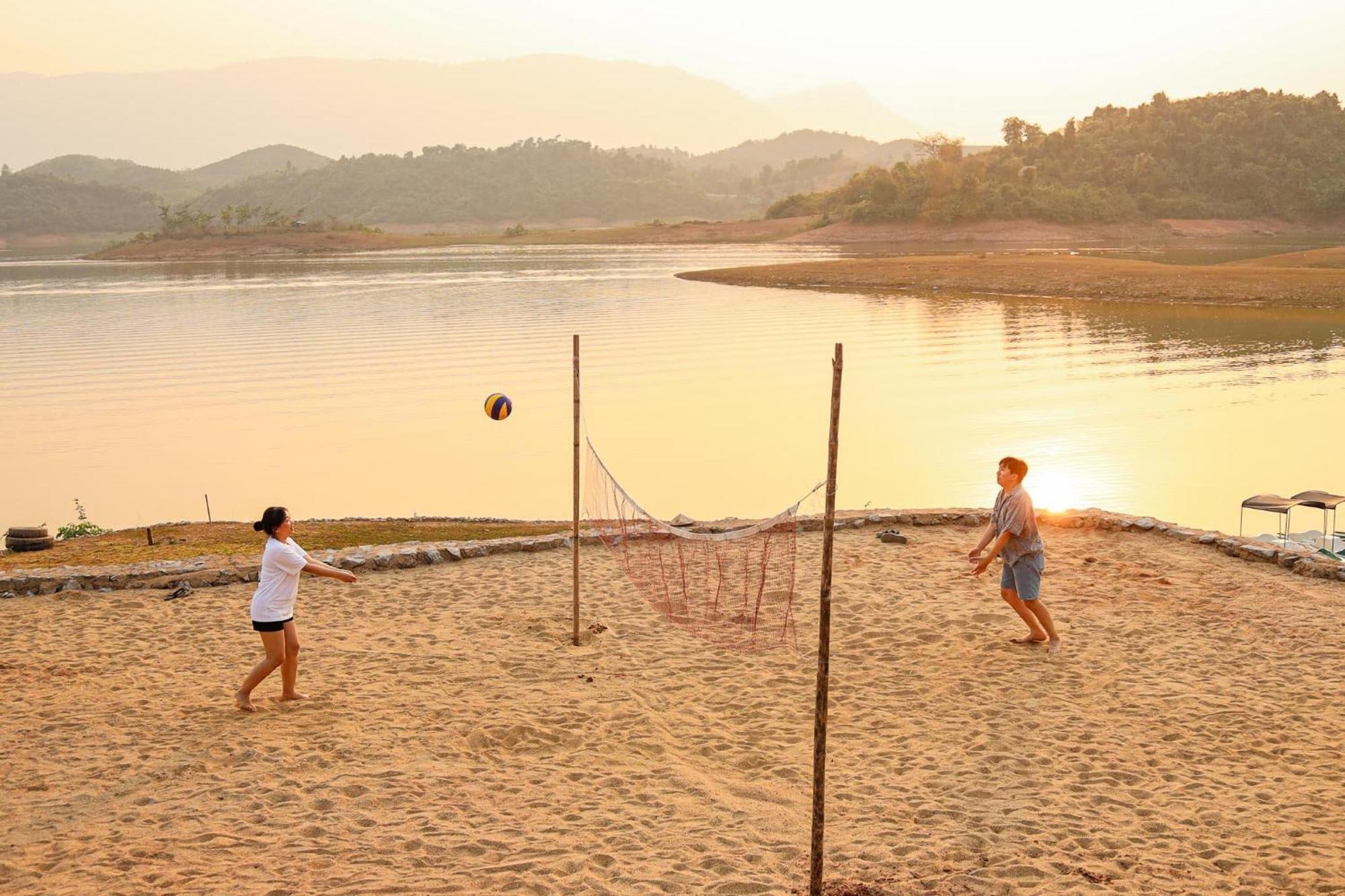 The Sanctuary Nam Ngum Beach Resort Ванг-В'єнг Екстер'єр фото