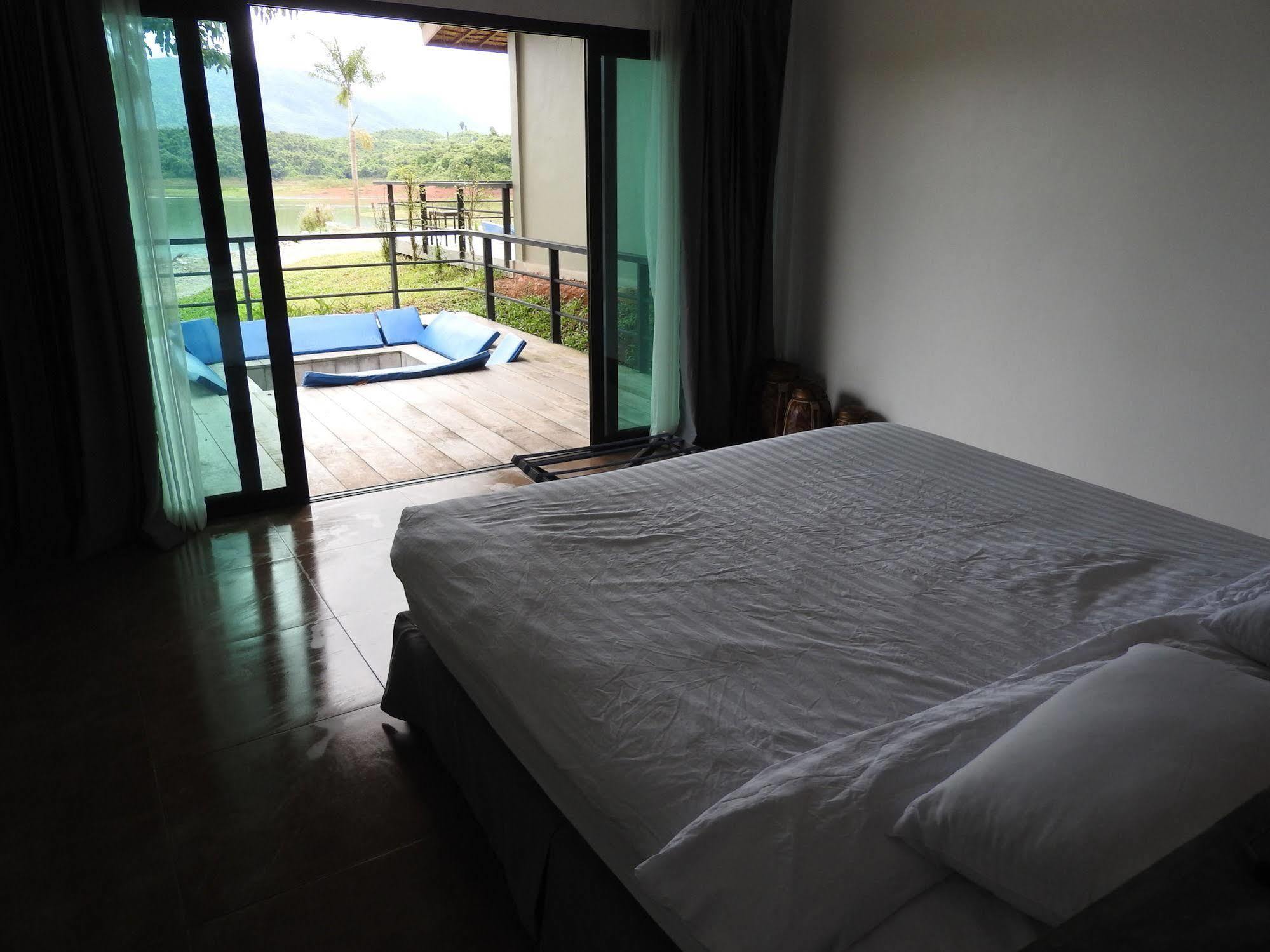 The Sanctuary Nam Ngum Beach Resort Ванг-В'єнг Екстер'єр фото
