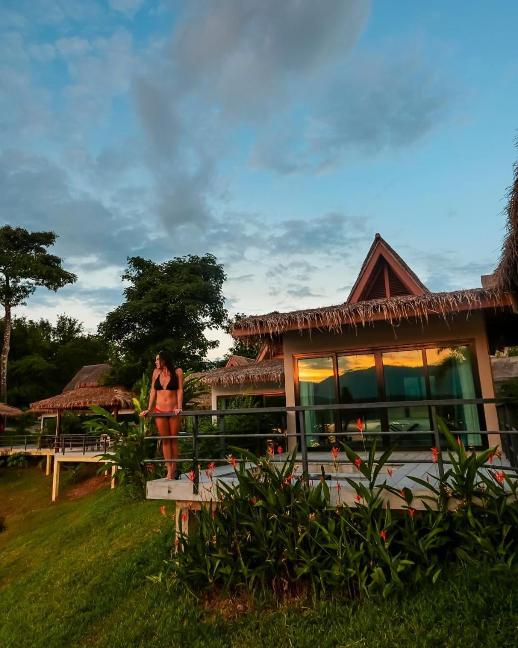The Sanctuary Nam Ngum Beach Resort Ванг-В'єнг Екстер'єр фото
