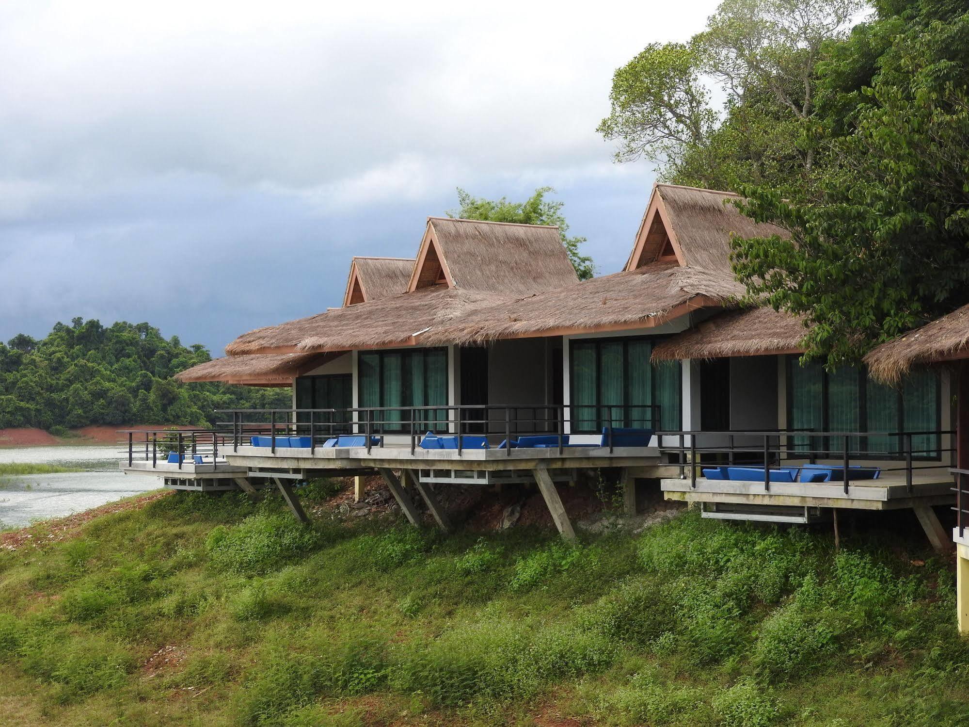 The Sanctuary Nam Ngum Beach Resort Ванг-В'єнг Екстер'єр фото